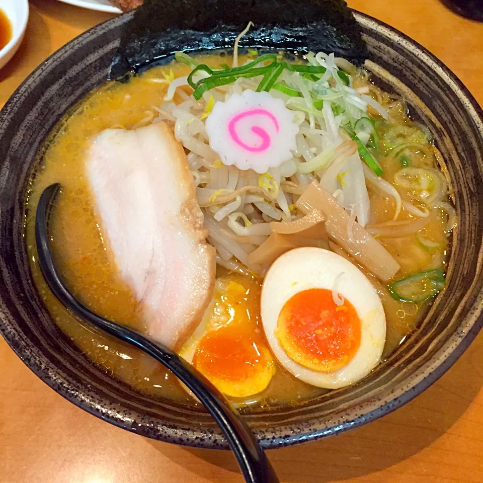 Snapdishの料理写真:ラーメン🍜|かりちゃんさん