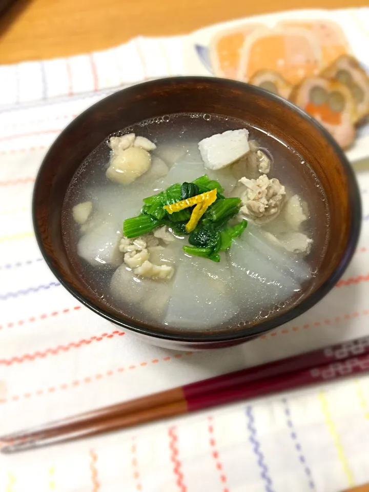 Snapdishの料理写真:我が家のお雑煮。今年も鳥しお味です。具は大根と海老芋。海老芋トロトロ〜♡
三つ葉買うの忘れちゃった…残念。
#お雑煮グランプリ2017|ツナコさん