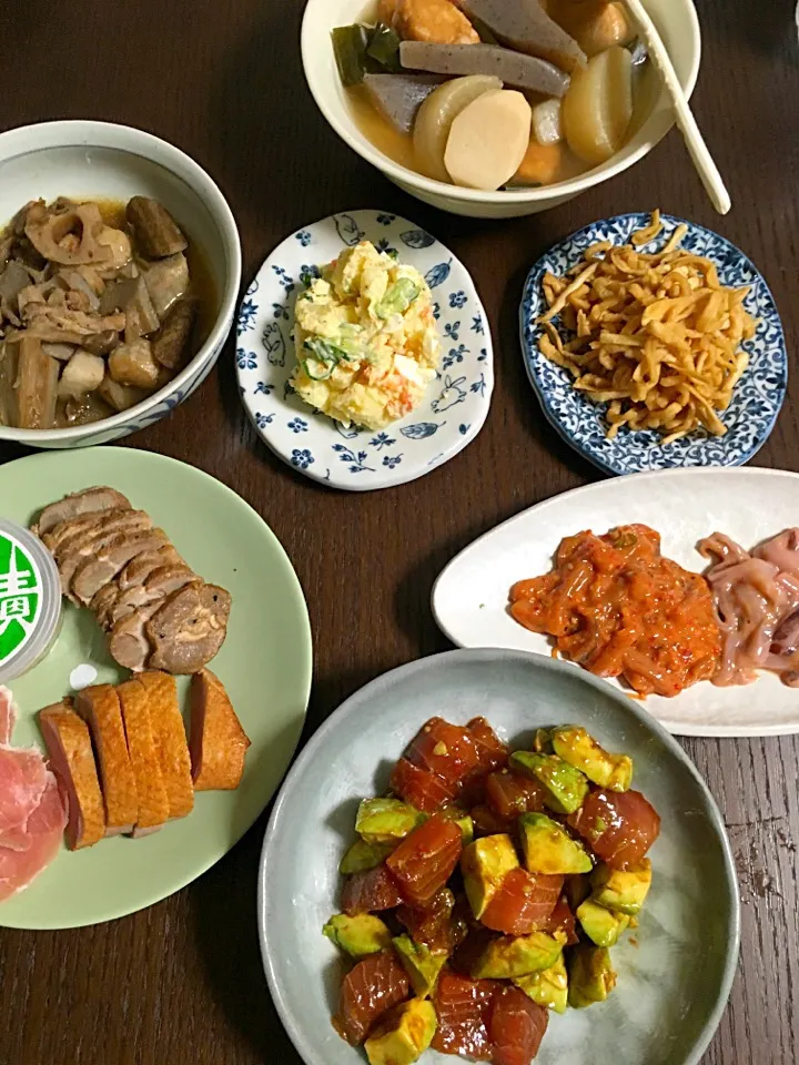 1月2日夕飯 残り物、いただきもの、作ったのはまぐろアボカドユッケのみ|やすこさん