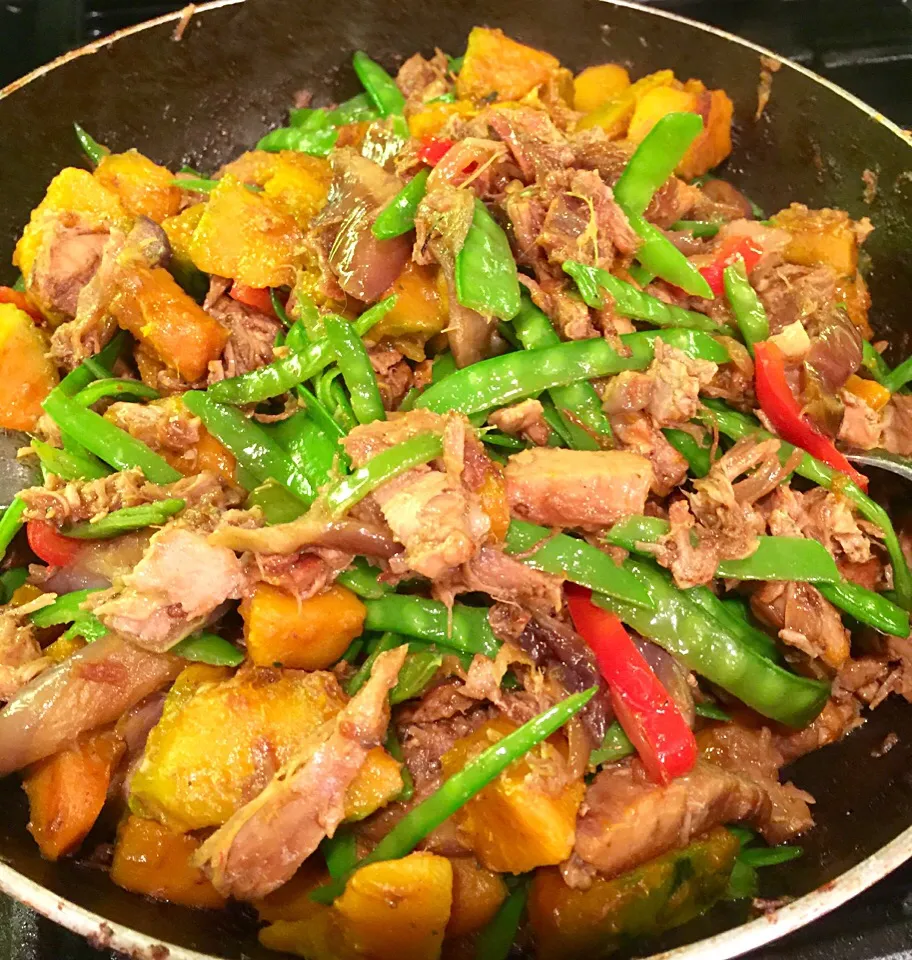 Sautéed Veggies with Meat.
Squash, green peas, eggplants 🍆,
Green and red bell peppers etc. Yum 👅|Alma's Home Kitchenさん