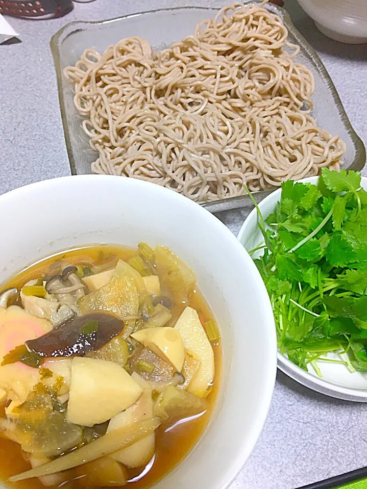 Snapdishの料理写真:お雑煮つけ汁蕎麦(三つ葉のせ)|ms903さん