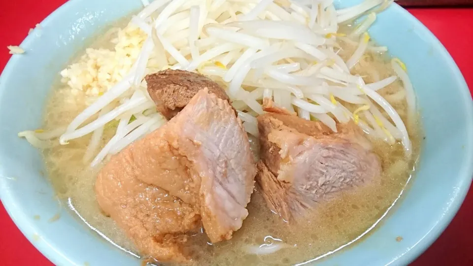 Snapdishの料理写真:ラーメン二郎 新宿歌舞伎町店 の ラーメン＋ニンニク ＠新宿17003|大脇さん