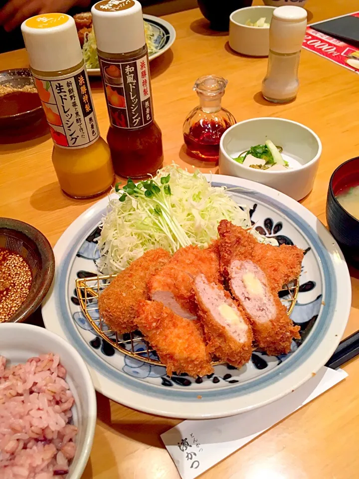 Snapdishの料理写真:浜勝 バラエティかつ定食|ナナさん