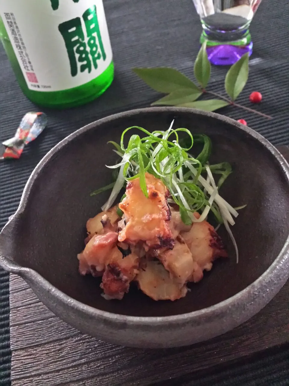 Snapdishの料理写真:あいちゃんが作ってたakikoさんのお料理《蛸の酒粕漬け炙り》病みつきです😅|おちゃわんさん