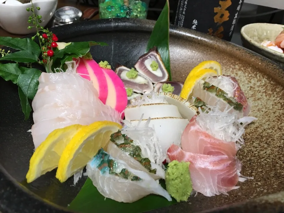 自分賄い飯
    刺身盛り合わせ
妙に鮮やかな沖縄蒲鉾

祝い酒  山口県  岩国市
   五橋 純米大吟醸
      木樽 生酛造り|ちゅら夏さん