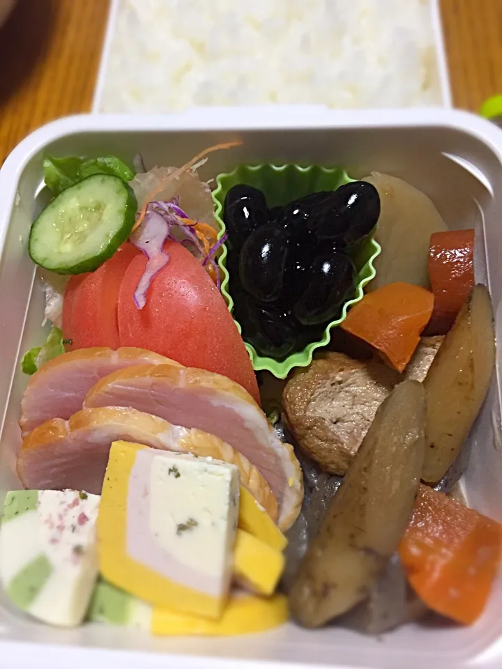 1月4日 2017初弁当🍱 おせち残りより(￣▽￣)|かよっぺさん