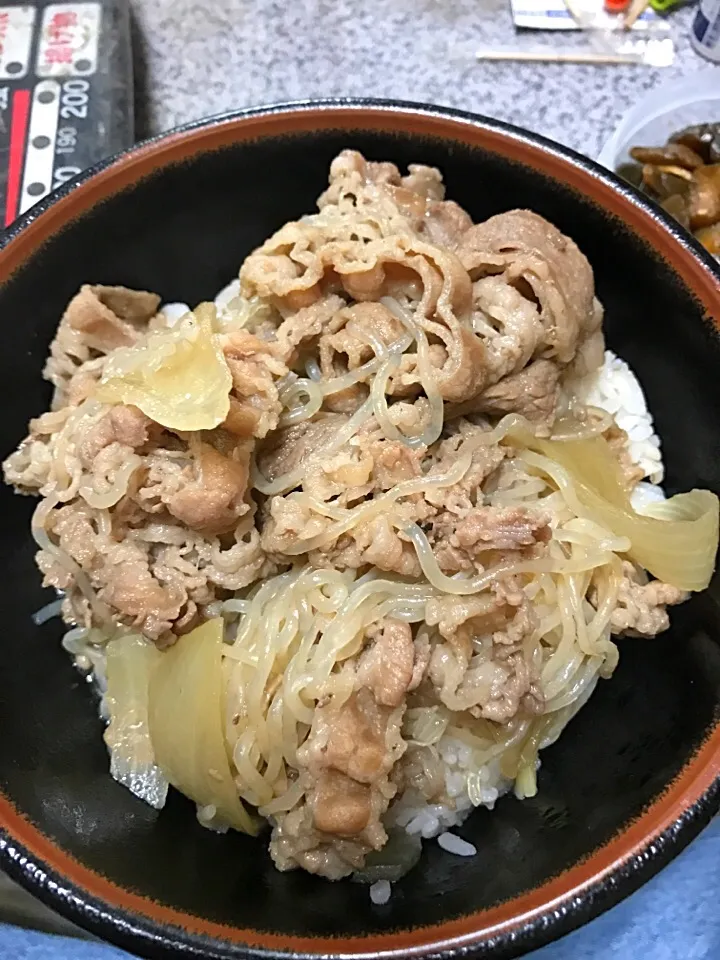 Snapdishの料理写真:お得意様の差し入れしていただいた「豚丼の具」で豚丼にしてお昼ごはん😁👍🙇🏻🙇|shinozakiさん