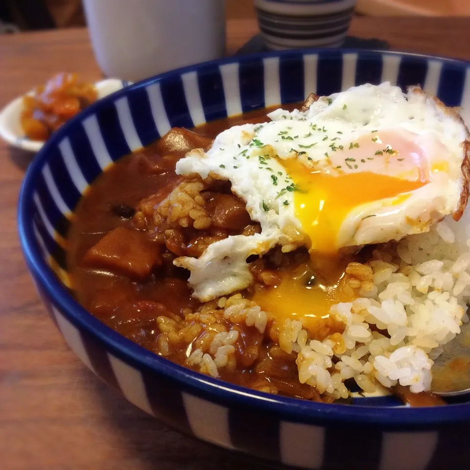 Snapdishの料理写真:カレーライス 目玉焼きのっけ 2017.1.4|キラ姫さん