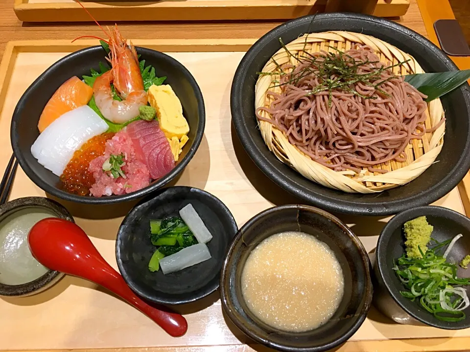 海鮮丼と五穀そば😊✨|た〜君さん