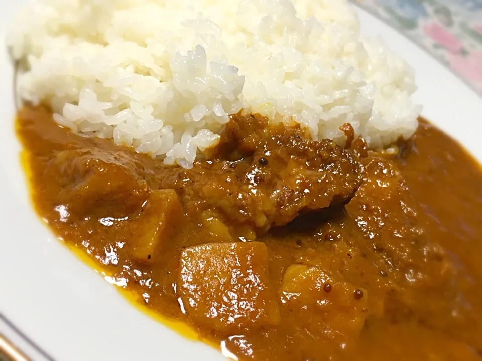 じっくり煮込んだ牛肉と国産玉ねぎの やわらかビーフカリー🍛|ゆうじ.さん