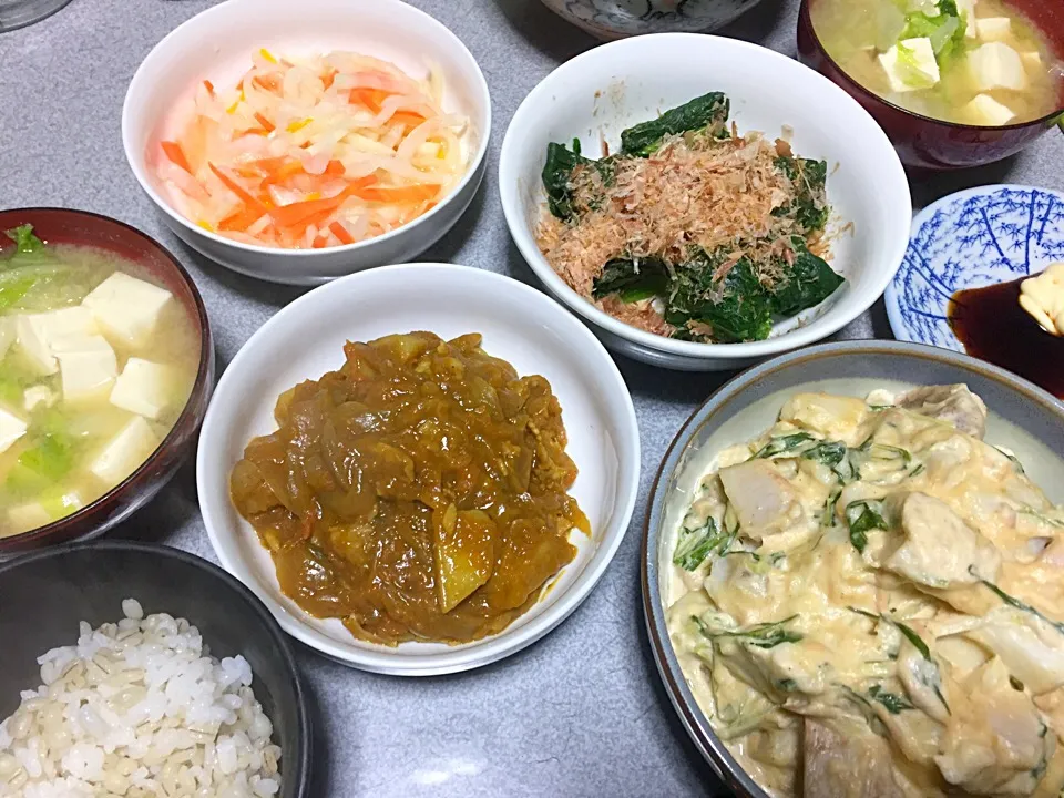 もち麦飯、ポテト(里芋)シーチキン水菜サラダ、カレー、ちぢみホウレンソウ、なます、豆腐ネギ味噌汁|ms903さん