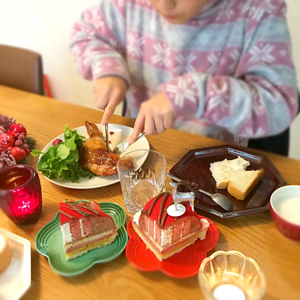 朝からよく食べる娘🎄|祥子さん