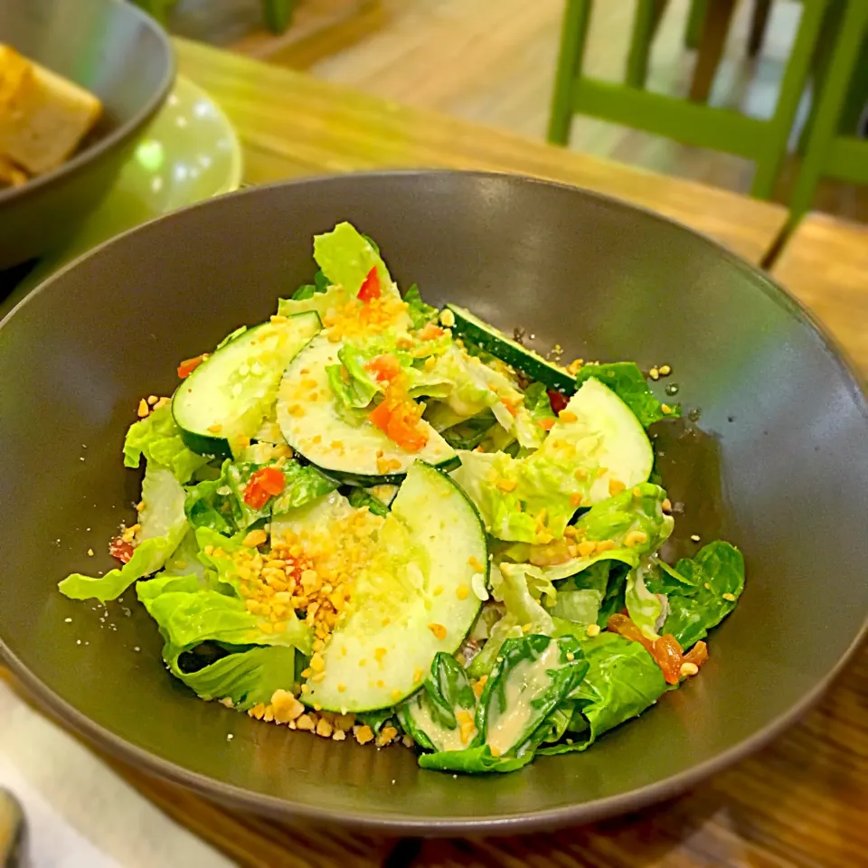 Snapdishの料理写真:Mixed vegetable salad with nuts, on a plate. 😊|Lhalaine Joieさん