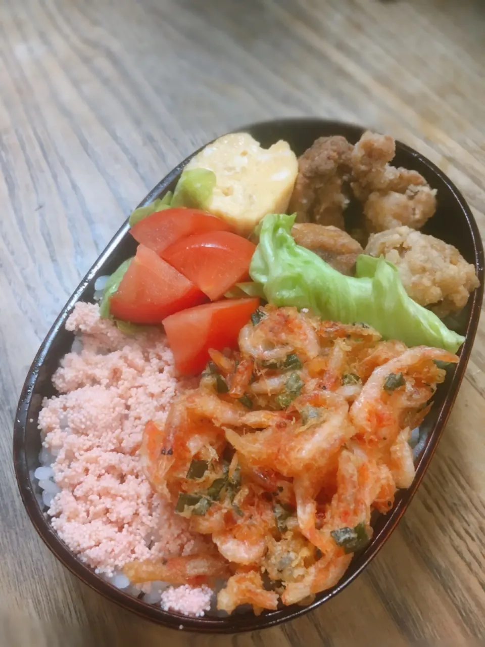 Snapdishの料理写真:今日のお弁当
・とりから
・だし巻き卵
・桜エビかき揚げ
・焼きたらこ|akiさん