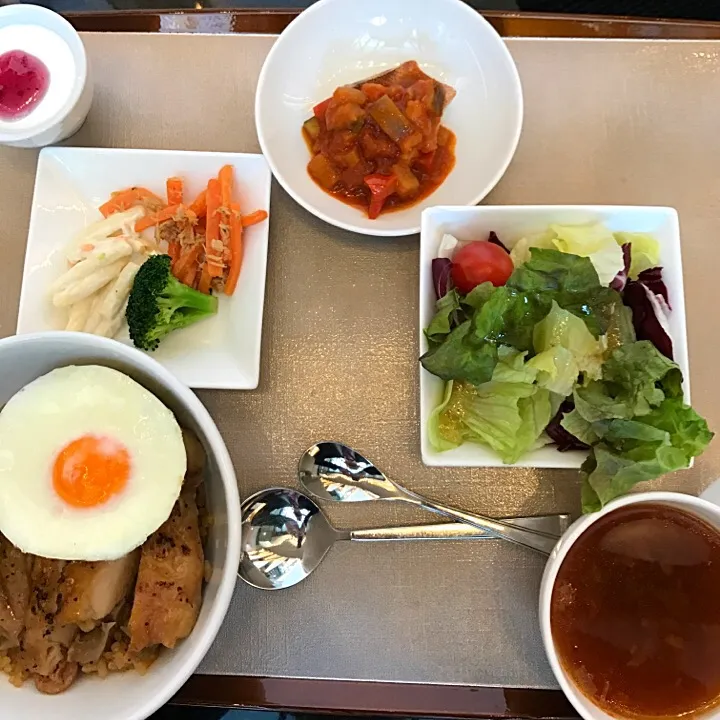 鳥肉の照り焼きとナッシゴレン&ラタティユ フィッシュ|山内博之さん