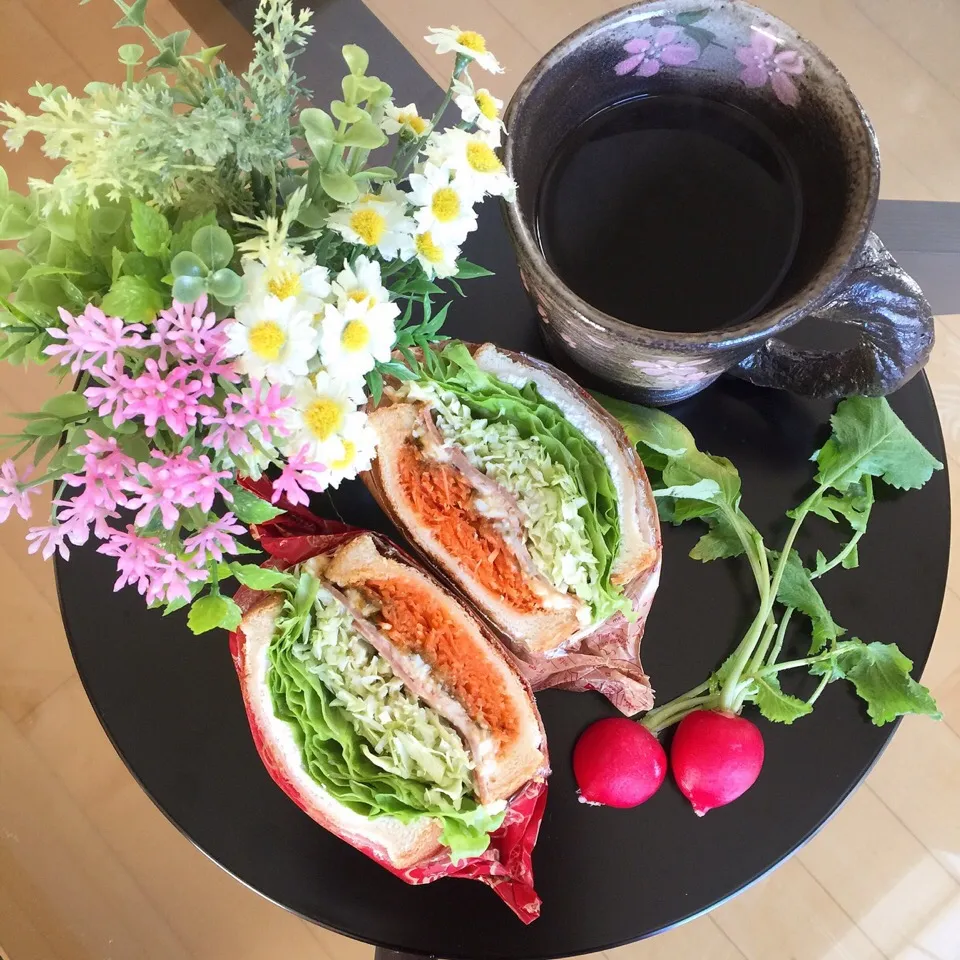 Snapdishの料理写真:1/5❤︎焼き豚&たまごサラダ、カッテージチーズ&海苔の佃煮入りamoサンド❤︎|Makinsさん