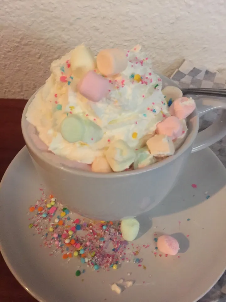 Unicorn it's cream cotton candy new year new you 2000 calories!|Ariz Guzmanさん