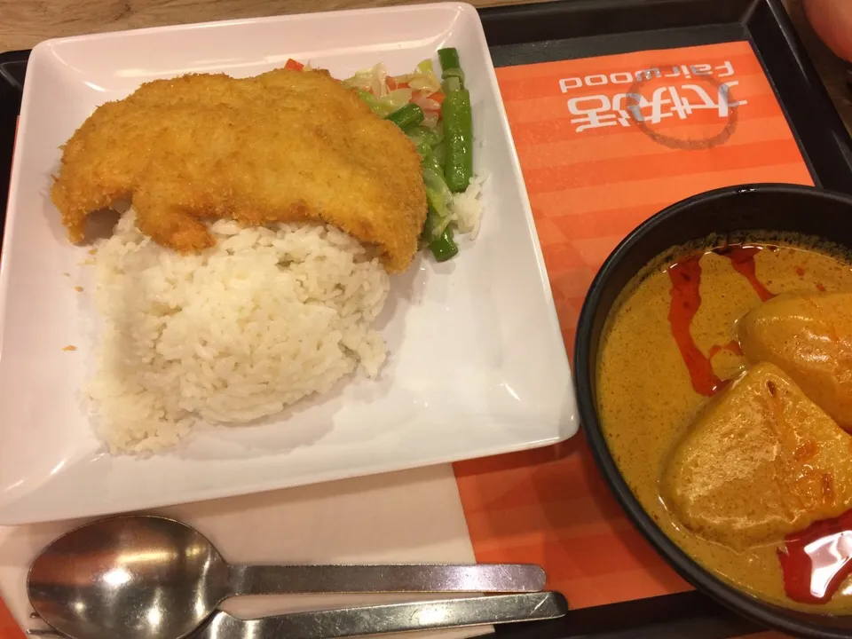 Fish fillet with curry sauce|EriLorn foodtripさん