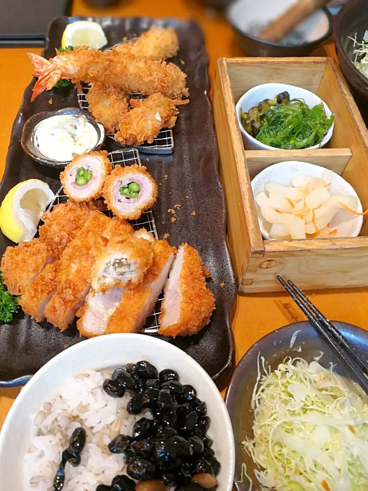 Snapdishの料理写真:Oyster Katsu Set 勝博殿|Lilyさん