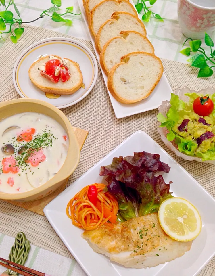 今日の晩ごはん：カレイのムニエル&キノコのシチュー&サツマイモのハニーマスタードサラダ&ブルスケッタ|@panna_cotta.703さん