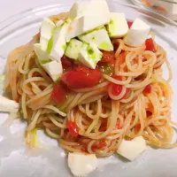 冷製パスタ(  ˙-˙  )ﾉ🧀🍅🍃|namakoさん