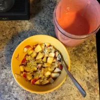 Zero sugar strawberry smoothie with plain oatmeal and one diced Gala apple. |Racquel Annさん