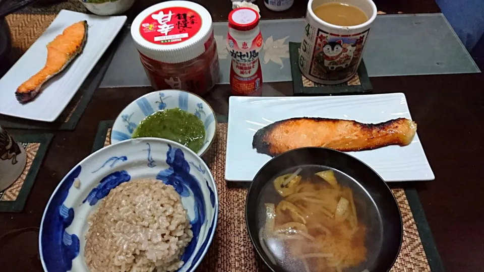 Snapdishの料理写真:鮭西京漬け&めかぶ&もやしの味噌汁|まぐろさん