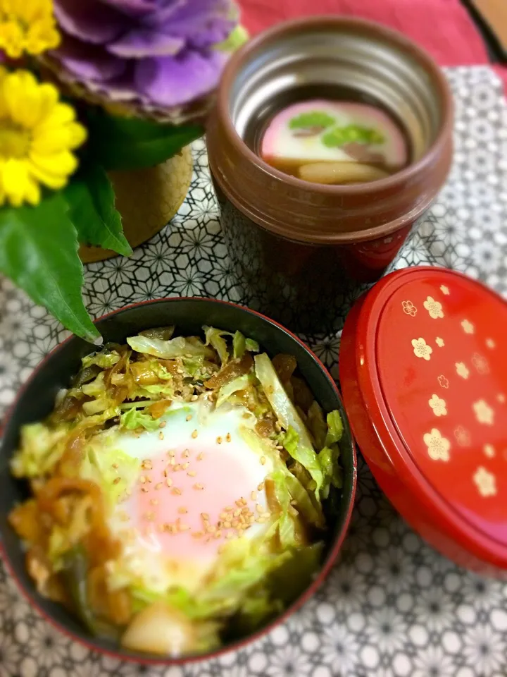 Snapdishの料理写真:わたくし弁当(余り物飯)🎶
スタミナ炒めの余ったタレでキャベツ丼
お雑煮用のスープ|BooBooさん