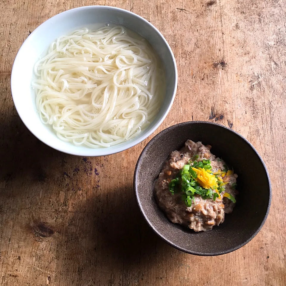 Snapdishの料理写真:昨日の昼ごはん‼︎（笑）
#うどん #納豆 #ひっぱりうどん #鯖缶 #山形|Yoshinobu Nakagawaさん