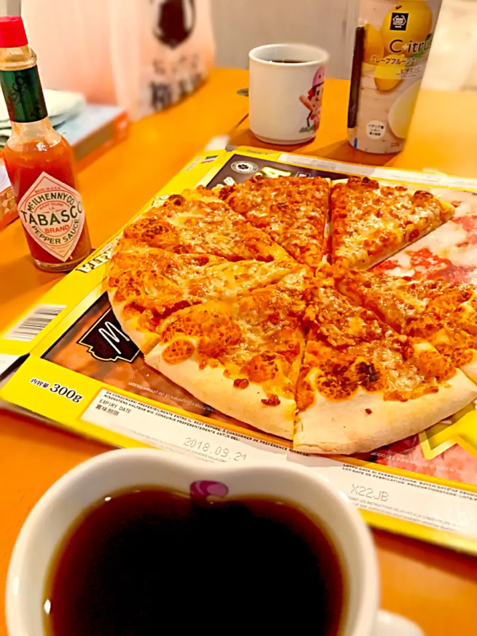 Snapdishの料理写真:ピザ🍕マルゲリータ  グレープフルーツスムージー🍋  コーヒー☕️|ch＊K*∀o(^^*)♪さん