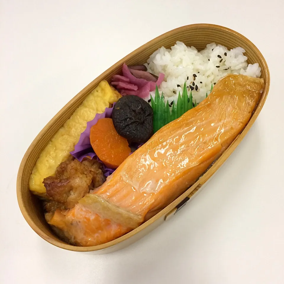 弁当（甘塩鮭、唐揚げ、玉子焼き、煮物）|SasaMasa213さん