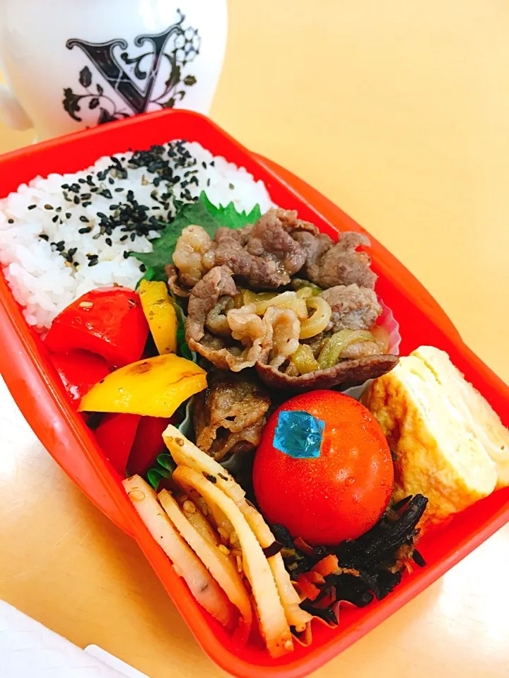 焼肉弁当❤️

焼肉
ひじきの煮たん
玉子焼き
パプリカのバジル炒め
蓮根のきんぴら|YummyKさん