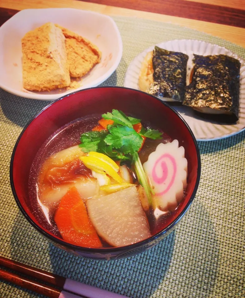 ごろっと野菜と柚子の香り豊かなほっこりお雑煮☺︎|chiakiさん