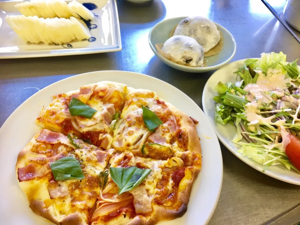 ピザと豆大福とサラダと沢庵
ミスマッチだけどうまうまランチ|大久保 掬恵さん