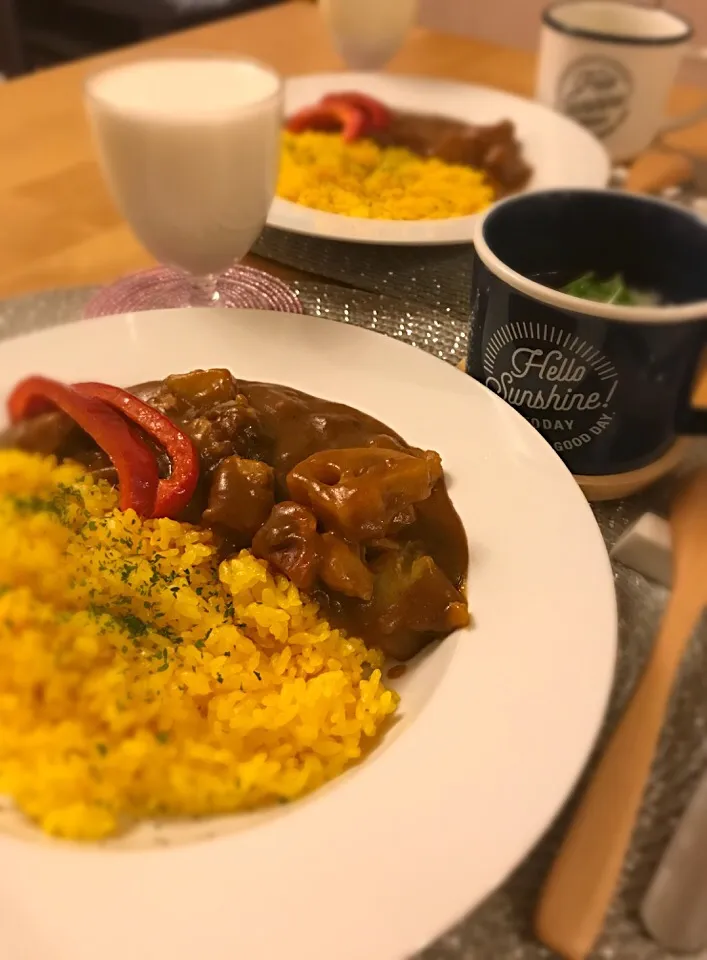 I feel like eating curry. 
So, today's dinner is Beef curry with turmeric rice and banana lassi.|norina & Co.さん