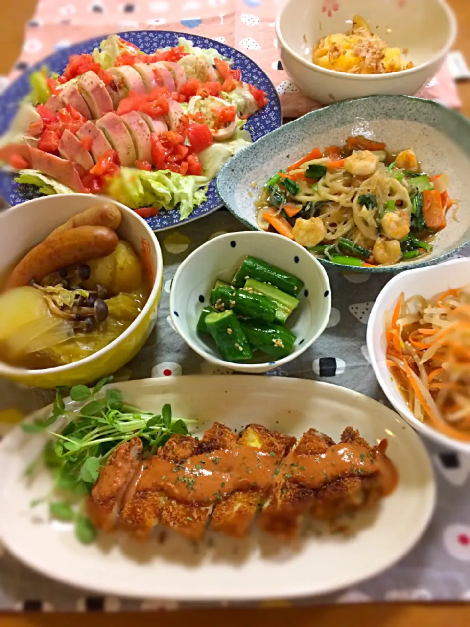 本日の夕飯
ポテト挟みカツ
カレーポトフ
蓮根とエビなどの中華風炒め
いかすし桜のイタリアン風サラダ
浅漬けキュウリ
数の子
もやしナムル|BooBooさん