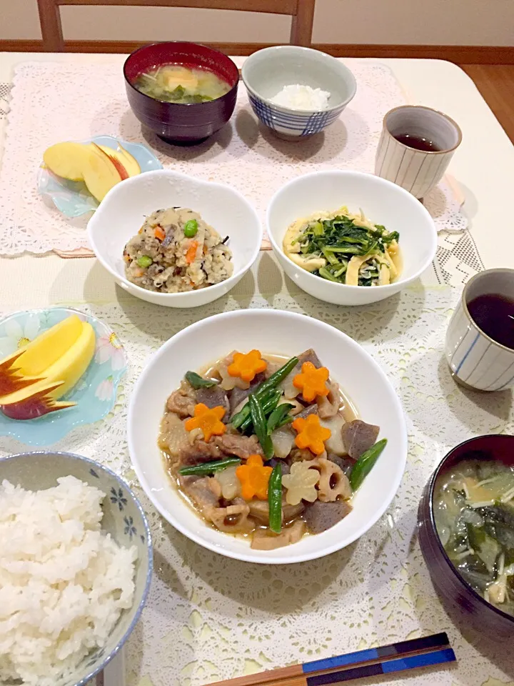 今日の夕ご飯🍴筑前煮＊卯の花＊水菜の信田煮＊味噌汁＊りんご|ごまたまごさん