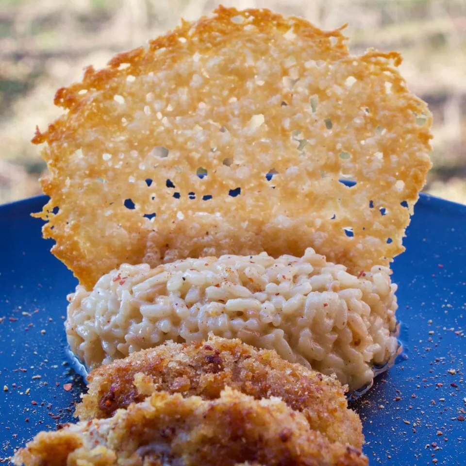 Rabble de Lapin à la Moutarde Panés, Risotto au Parmesan et Tuile croustillante de Parmesan.(breadcrumbed Mustard Rabbit, Parmesan Risotto Parmesan Crispy Tile)|PHILIPPEさん