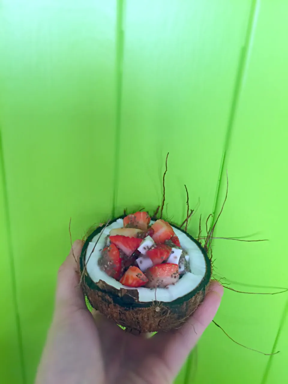 Chia,godji berry, strawberries and fresh coconut 
Superfoods 
Super healthy and yummy 😋|Delish&luxuriousさん