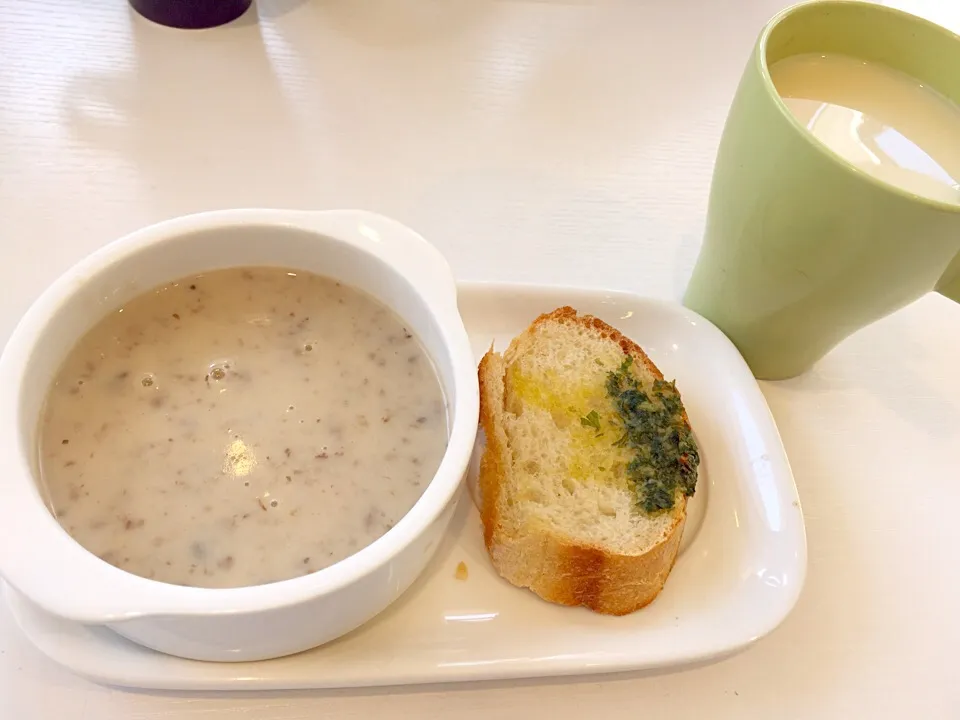 Mushroom soup & garlic bread|Sky Blueさん