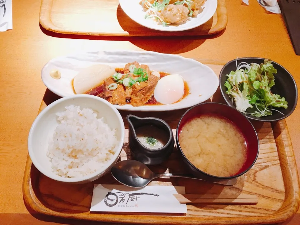 とろ〜り温玉入り豚の角煮定食|ちゃみこさん