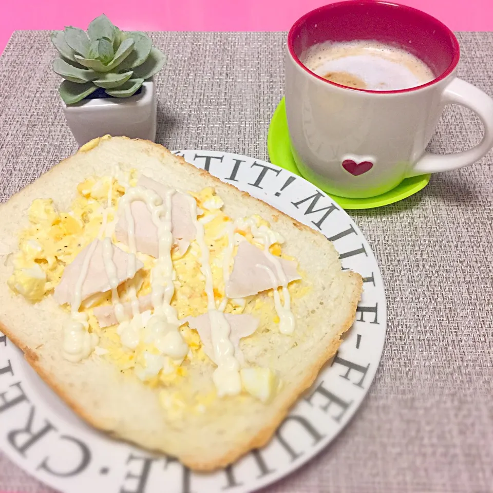 Snapdishの料理写真:自家製パンで蒸し鶏たまごトースト❤️
#ホームベーカリー|いず⋈ + ゜さん