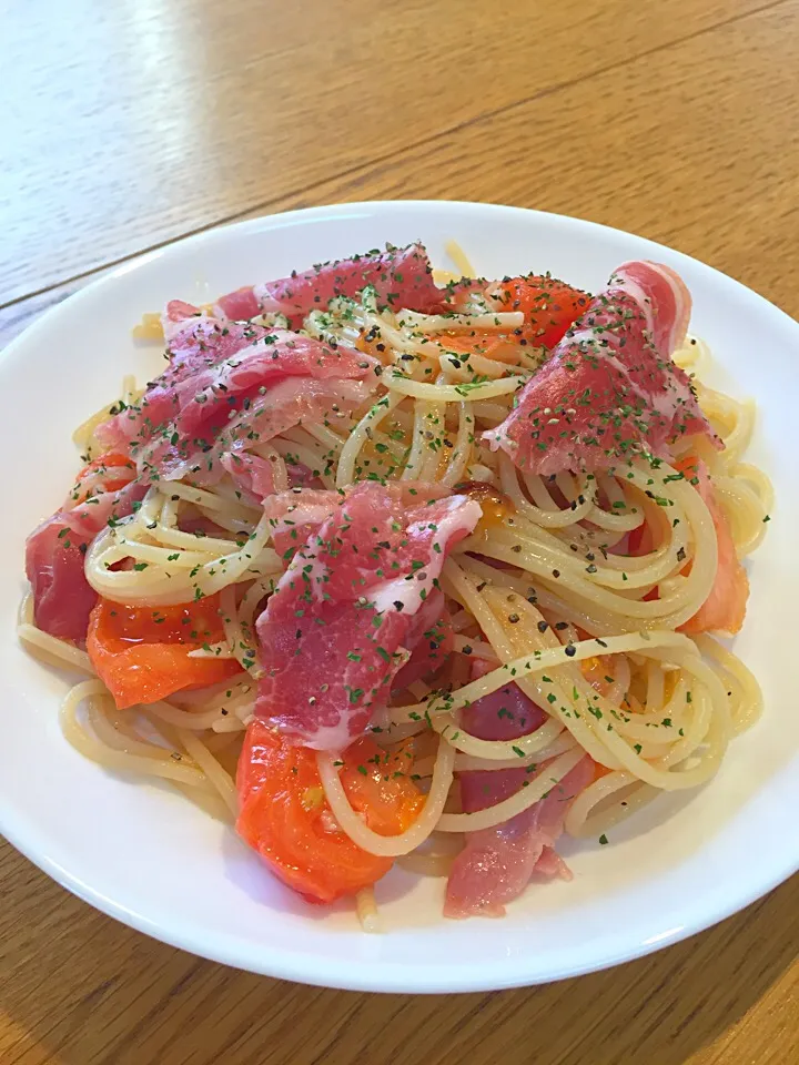 生ハムとトマト🍅のレモン🍋ペペロンチーノ|まつださんさん