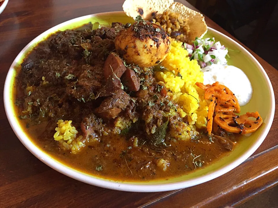 大阪の相掛けカレーの聖地🍛アアベルカレーに特攻🎉口は辛さも味も美味しく大丈夫だったが、後で胃が重くなるタイプのカレーで御座いましたわ💦スリランカカレーでも同じように後で胃が重くなった事あるけど、あれは何なんだろう💦|にゃあ（芸名）さん