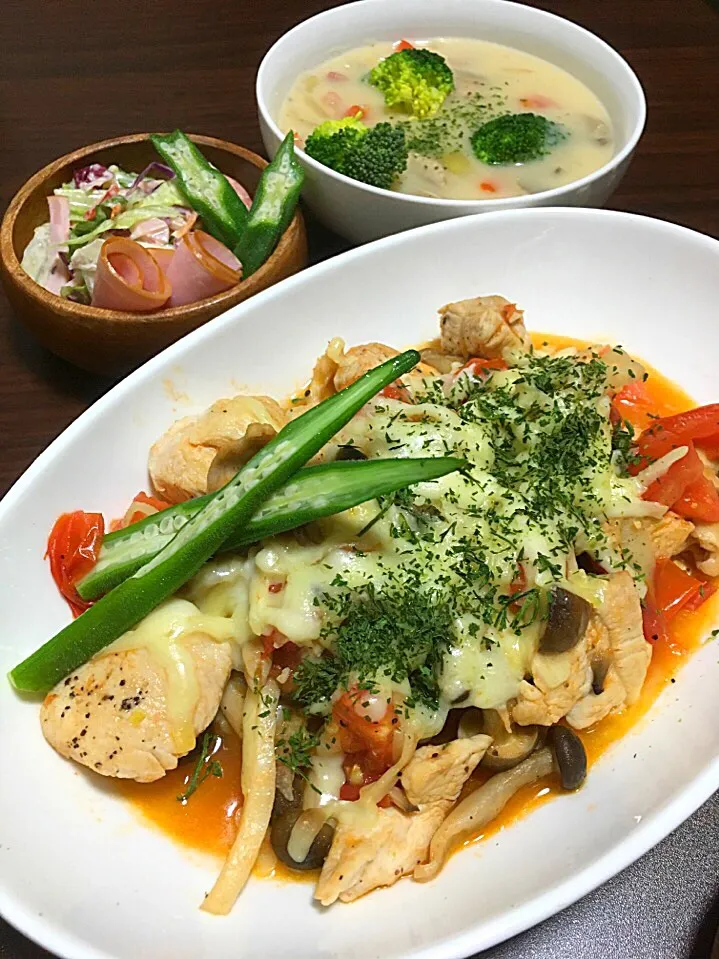 鶏胸肉とキノコのガーリック炒め チーズのせ
クリームシチュー
サラダ|みっきーさん