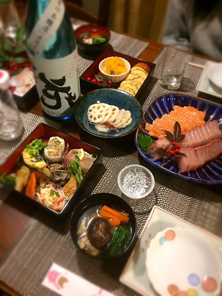 Snapdishの料理写真:お友達の家で#新年会 🍶#おせち#日本酒|acoさん