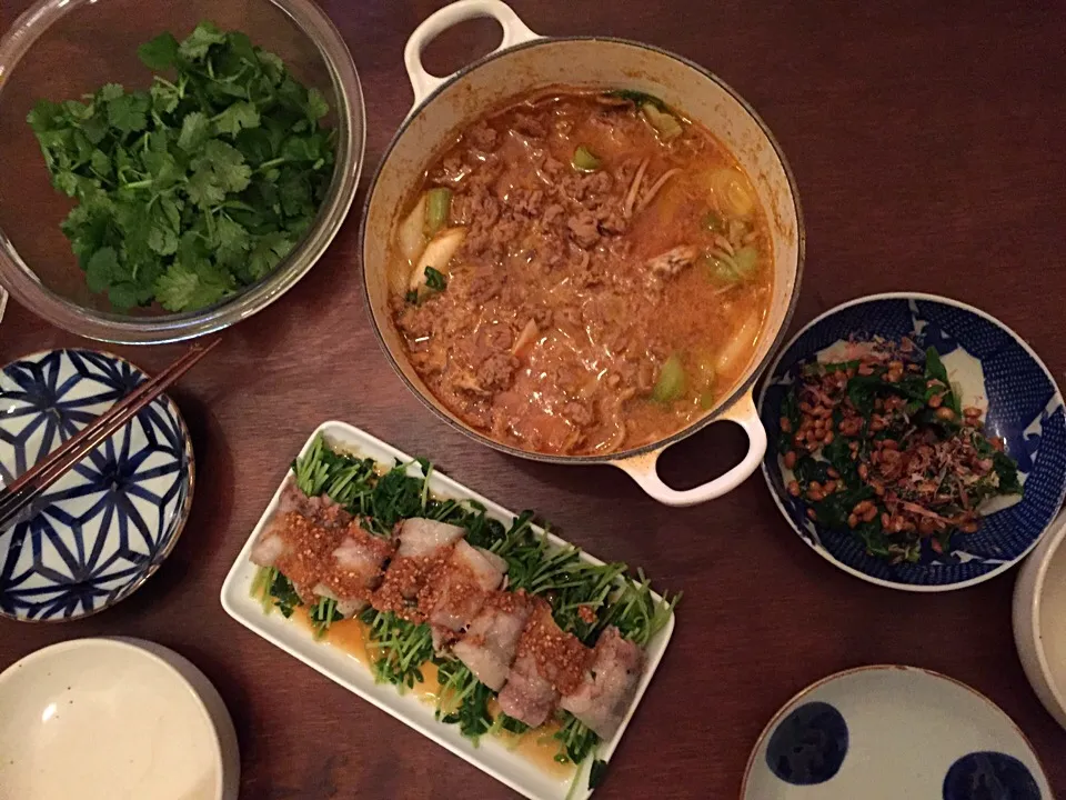 坦々鍋
納豆とほうれん草のナムル
豆苗の豚肉巻きレンジ蒸し|ラーメンの小池さん