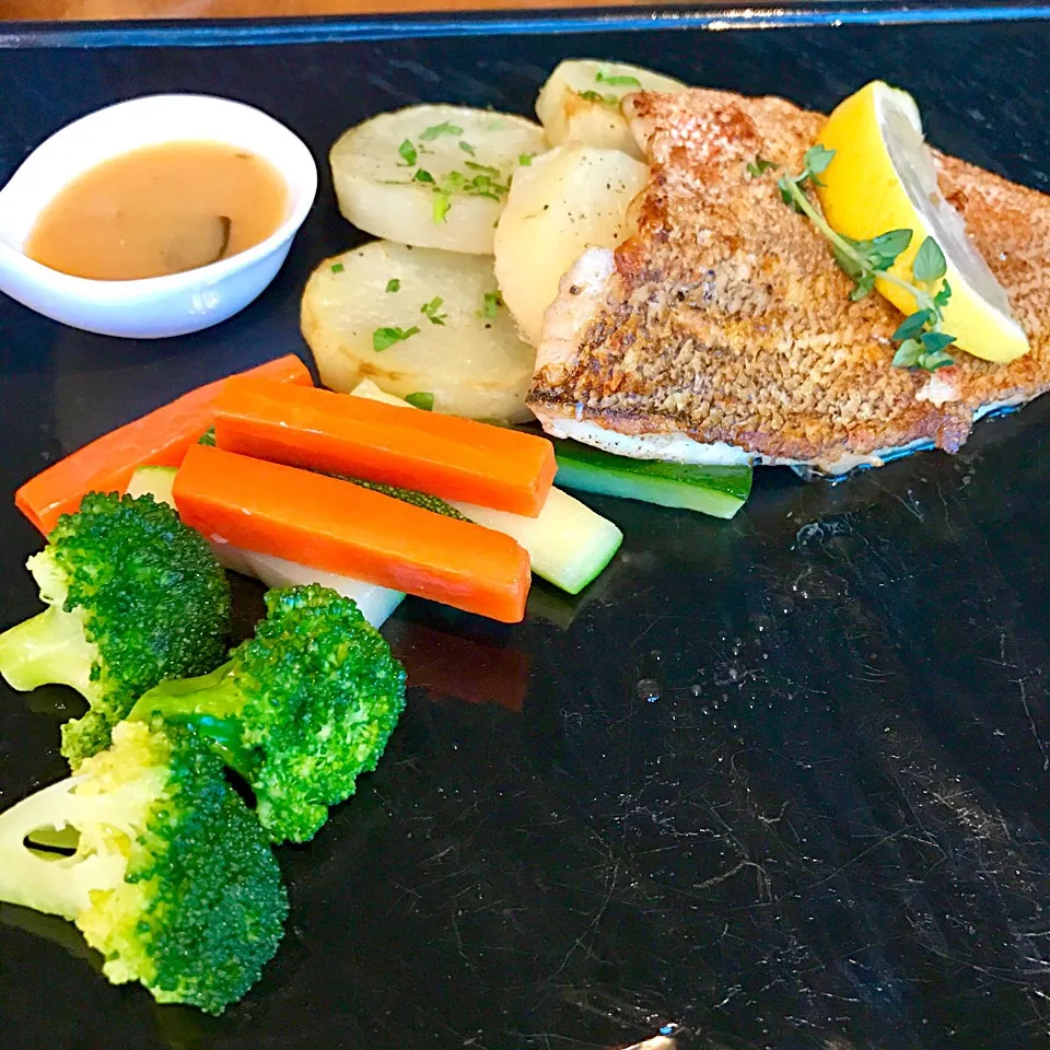 Snapdishの料理写真:Snapper fish with grilled vegetables|sgさん