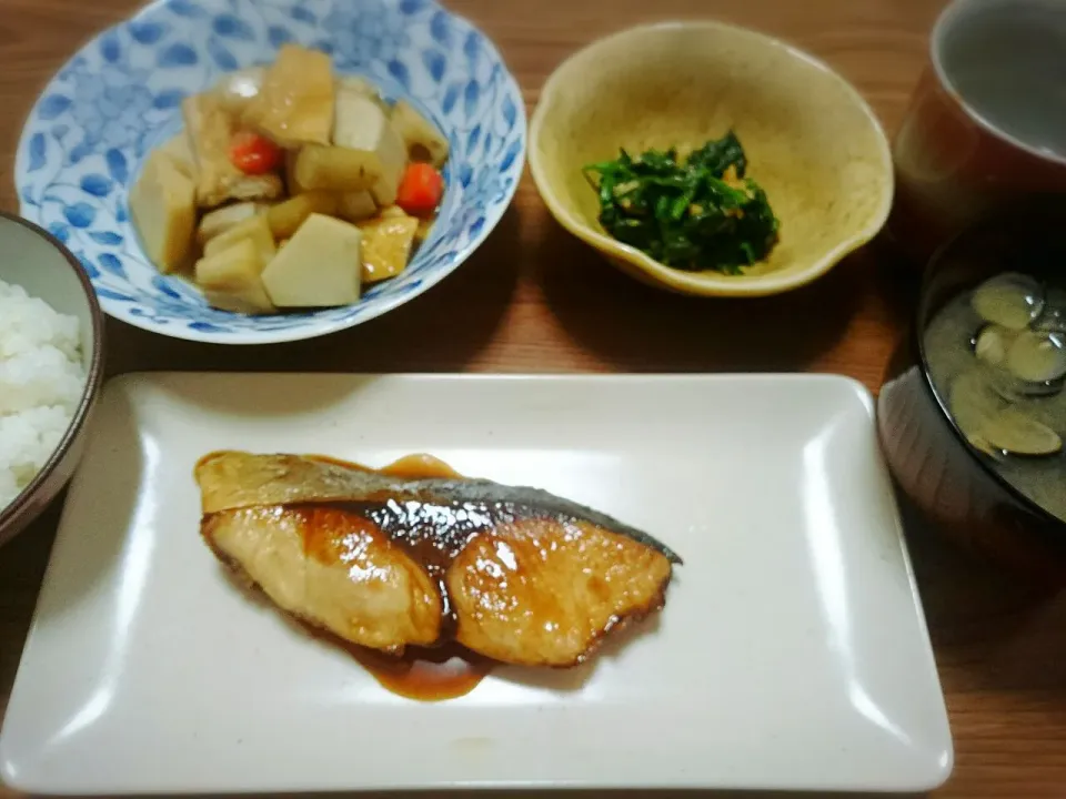 ・鰤の照り焼き
・根菜の煮物
・ほうれん草のナッツ味噌和え
・しじみ汁|ようかんさん