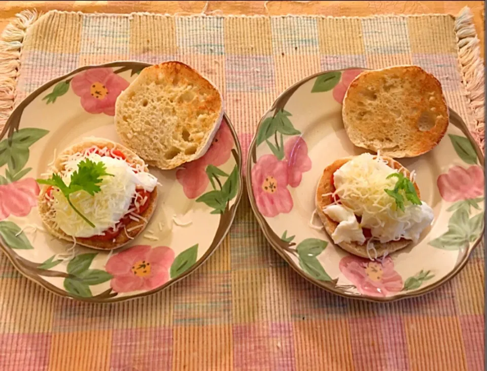 Breakfast😍 poached egg english muffin sandwich with Rao's marinara sauce|🌺IAnneさん